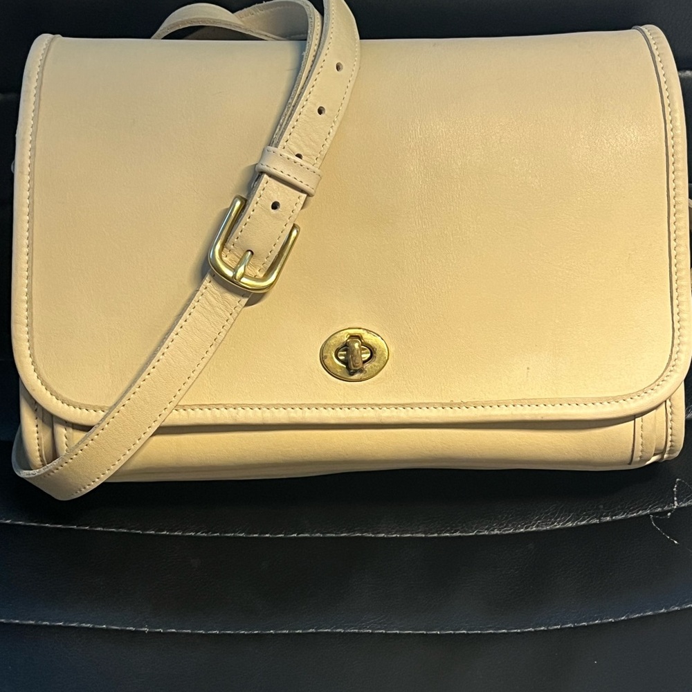 Vintage Coach Ridgefield # 9812 Flap bag in Cream